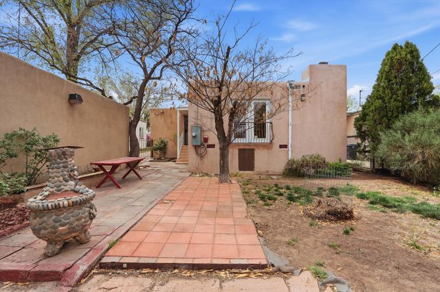 1506 Ridgecrest Drive SE, Albuquerque, NM 87108