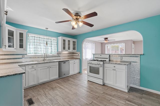1506 Ridgecrest Drive SE, Albuquerque, NM 87108
