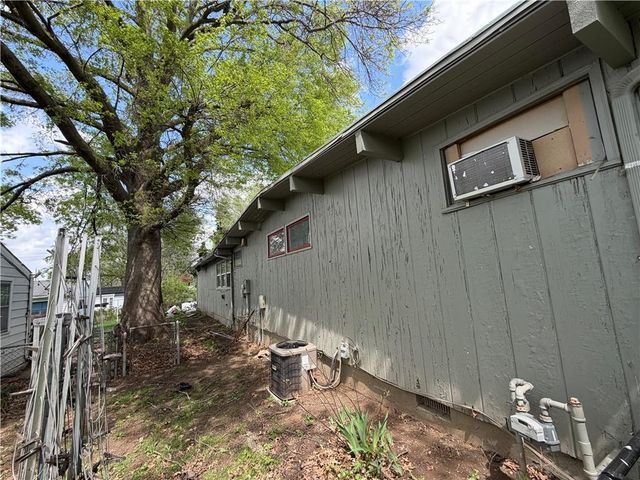 11120 E 36th Street S, Independence, MO 64052