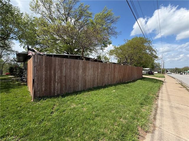 11120 E 36th Street S, Independence, MO 64052