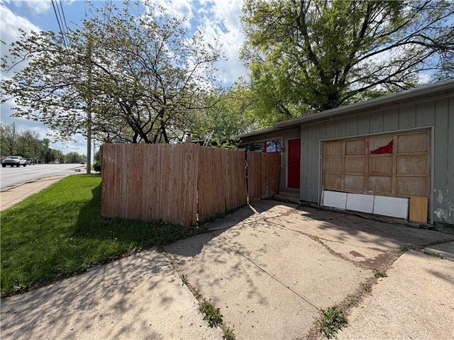 11120 E 36th Street S, Independence, MO 64052