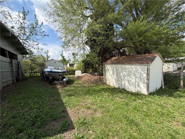 11120 E 36th Street S, Independence, MO 64052