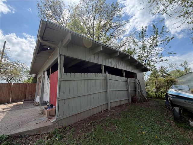 11120 E 36th Street S, Independence, MO 64052