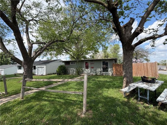 11120 E 36th Street S, Independence, MO 64052