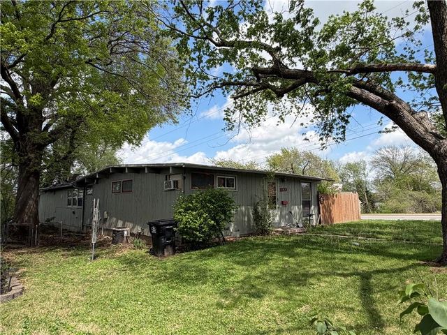 11120 E 36th Street S, Independence, MO 64052