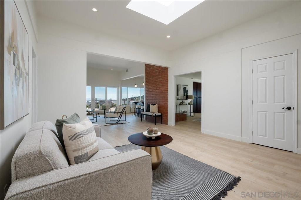 Image 9 of property listing at 3027 Hunrichs Way, San Diego, CA 92117