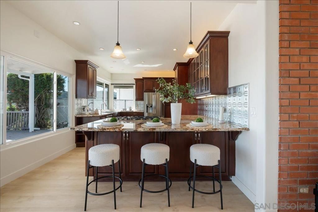 Image 15 of property listing at 3027 Hunrichs Way, San Diego, CA 92117