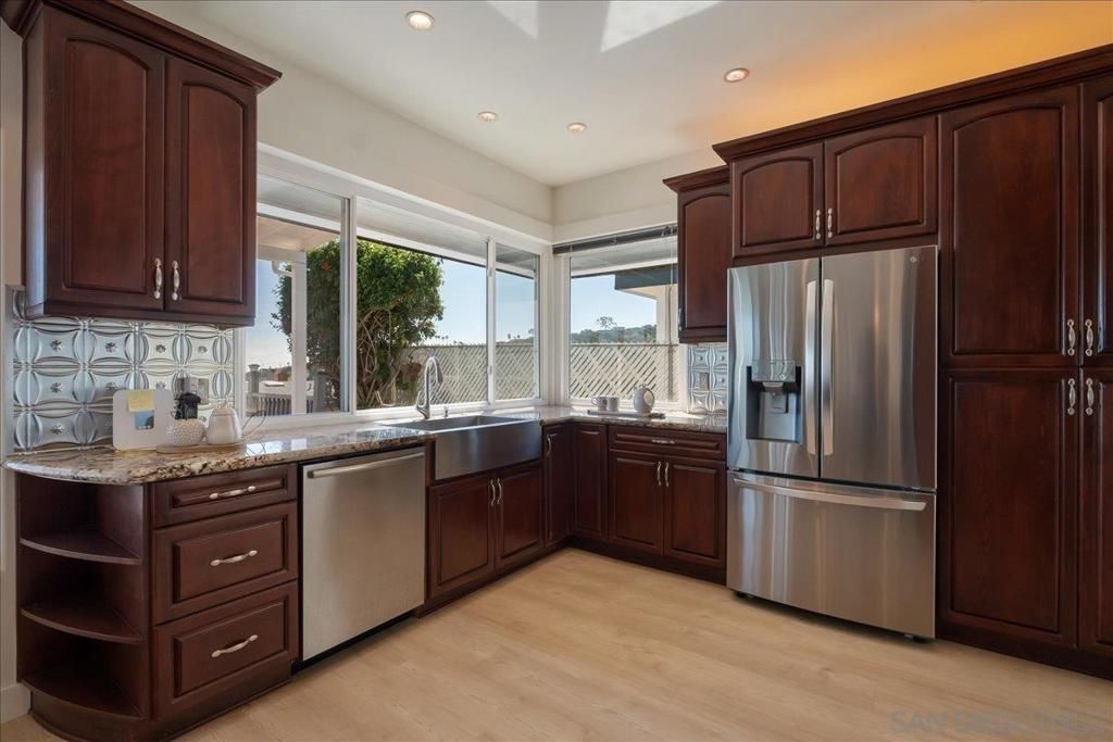 Image 17 of property listing at 3027 Hunrichs Way, San Diego, CA 92117