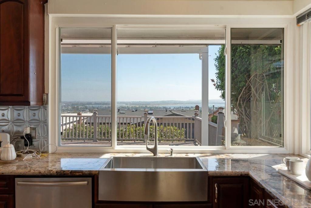 Image 18 of property listing at 3027 Hunrichs Way, San Diego, CA 92117