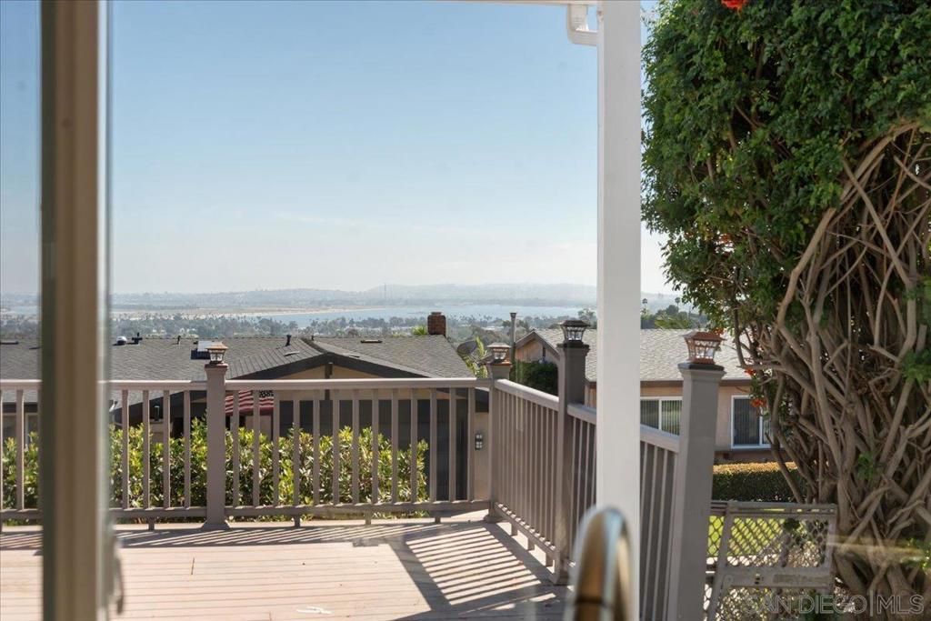 Image 19 of property listing at 3027 Hunrichs Way, San Diego, CA 92117