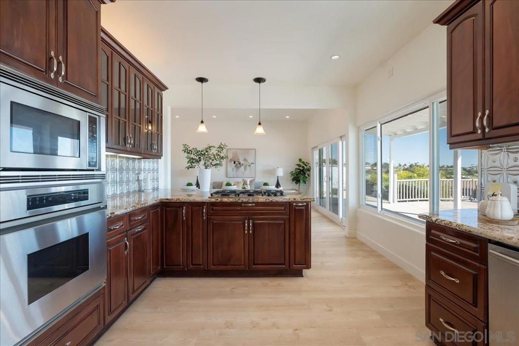 Image 20 of property listing at 3027 Hunrichs Way, San Diego, CA 92117