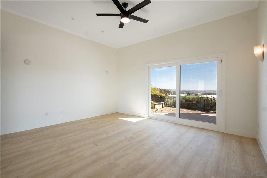 Image 24 of property listing at 3027 Hunrichs Way, San Diego, CA 92117