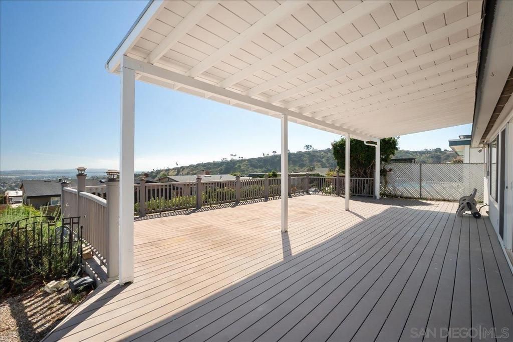 Image 2 of property listing at 3027 Hunrichs Way, San Diego, CA 92117