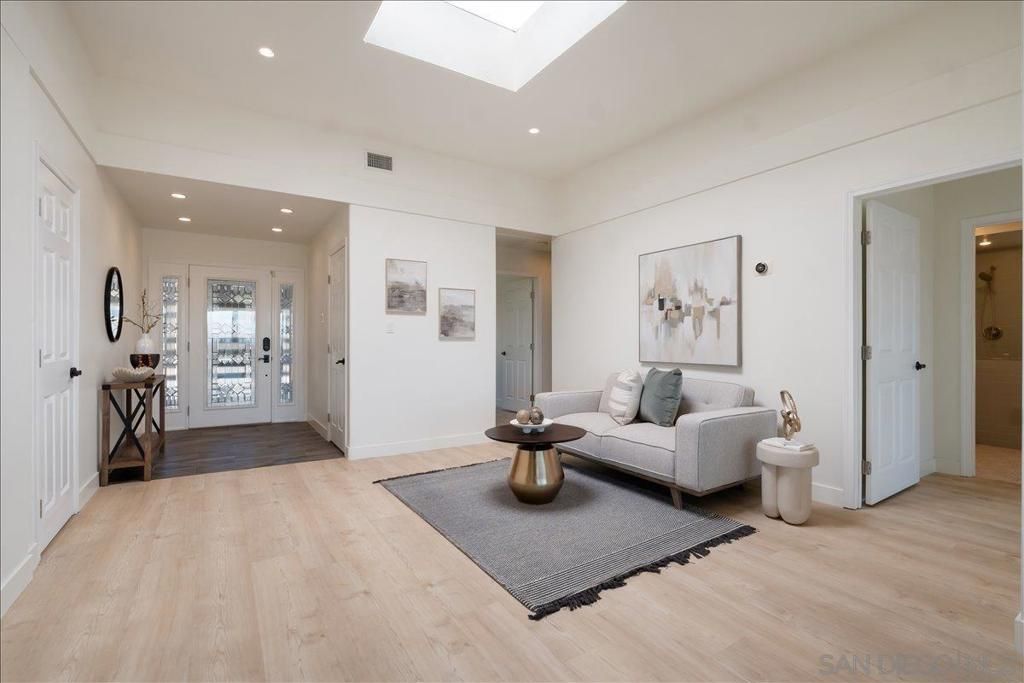 Image 29 of property listing at 3027 Hunrichs Way, San Diego, CA 92117