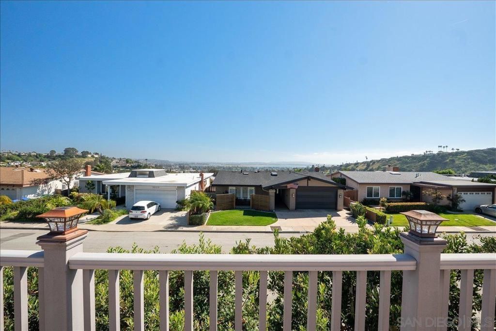Image 37 of property listing at 3027 Hunrichs Way, San Diego, CA 92117
