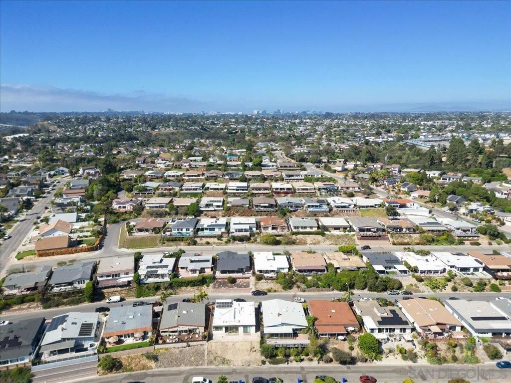 Image 43 of property listing at 3027 Hunrichs Way, San Diego, CA 92117