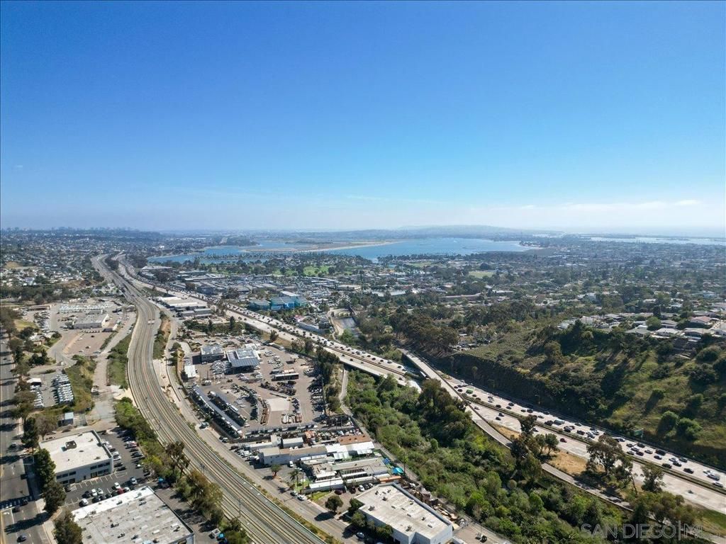 Image 44 of property listing at 3027 Hunrichs Way, San Diego, CA 92117