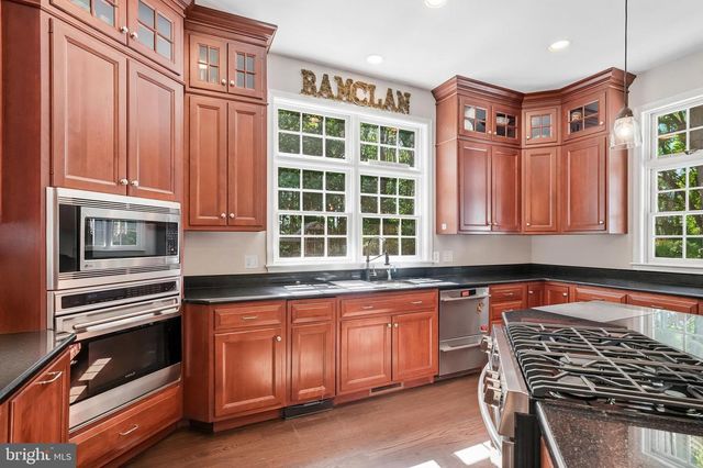 810 JOSHUA CT, Moorestown, NJ 08057