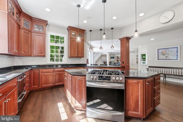 810 JOSHUA CT, Moorestown, NJ 08057