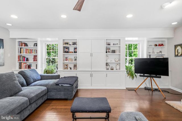 810 JOSHUA CT, Moorestown, NJ 08057