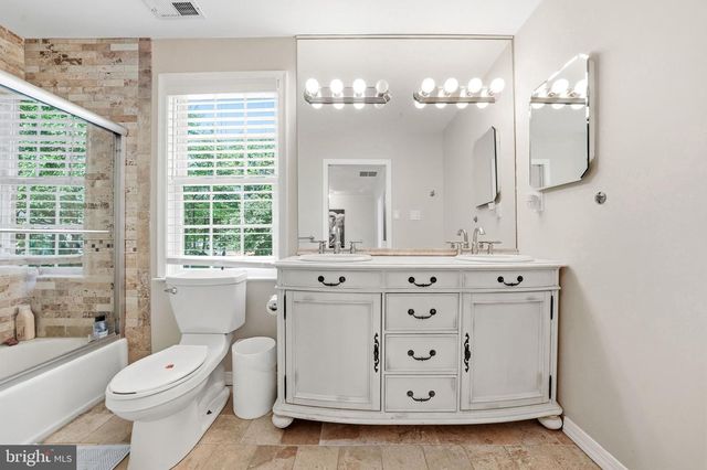 810 JOSHUA CT, Moorestown, NJ 08057