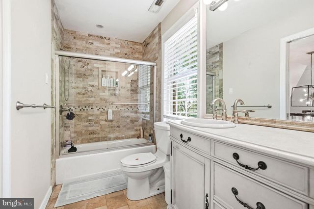 810 JOSHUA CT, Moorestown, NJ 08057