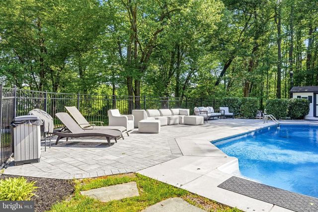 810 JOSHUA CT, Moorestown, NJ 08057