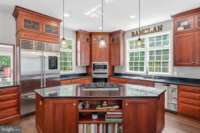 810 JOSHUA CT, Moorestown, NJ 08057