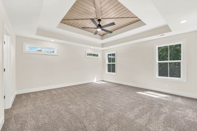 353 Chase Dr, Clarksville, TN 37043