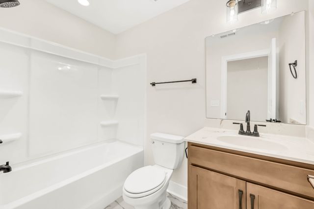 353 Chase Dr, Clarksville, TN 37043
