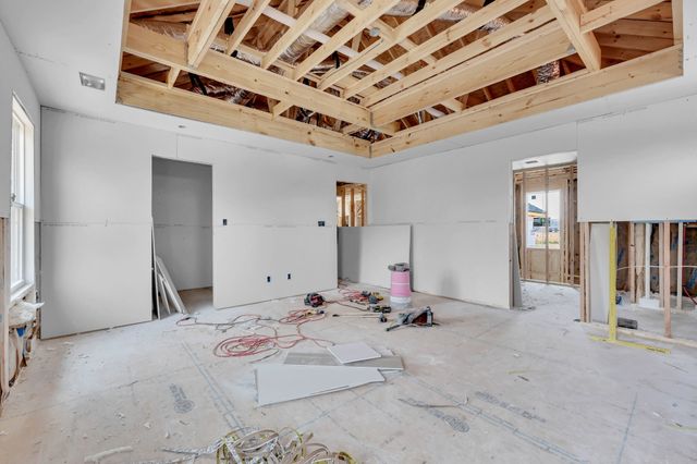 353 Chase Dr, Clarksville, TN 37043