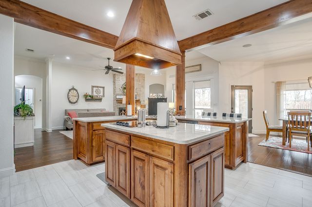 104 Oakbend Court, Weatherford, TX 76088