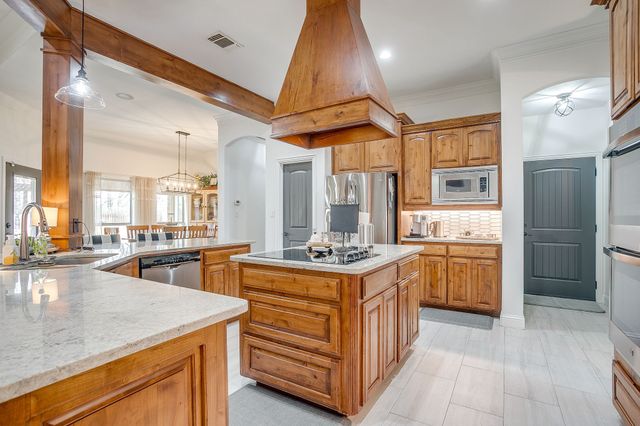 104 Oakbend Court, Weatherford, TX 76088