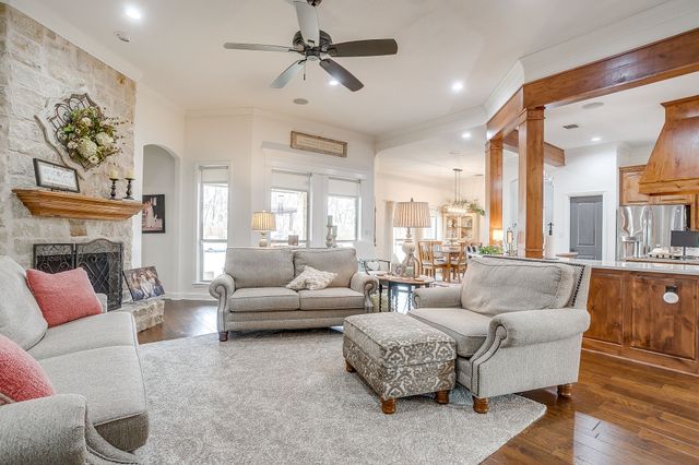 104 Oakbend Court, Weatherford, TX 76088