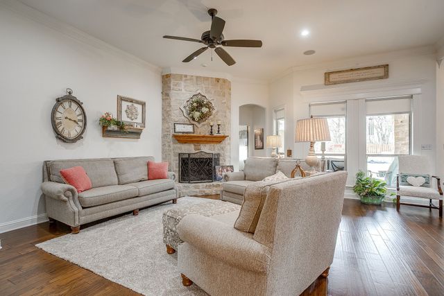 104 Oakbend Court, Weatherford, TX 76088