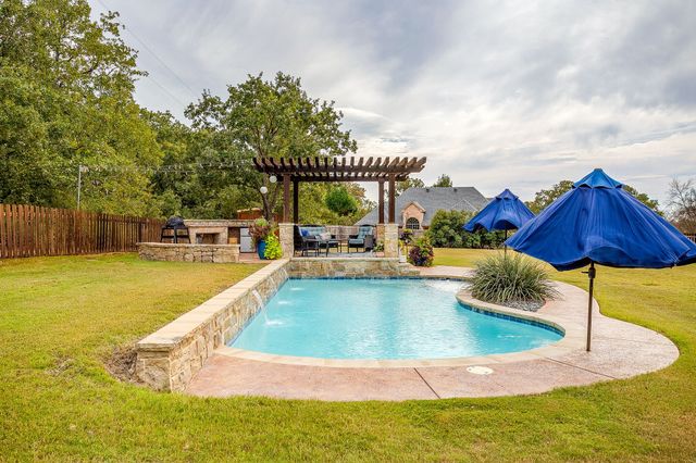 104 Oakbend Court, Weatherford, TX 76088