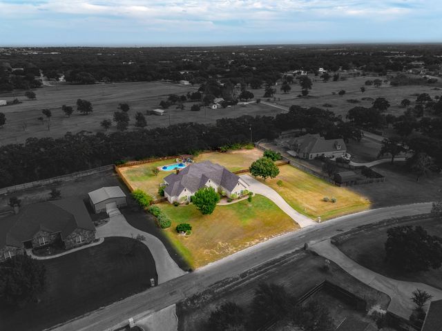 104 Oakbend Court, Weatherford, TX 76088