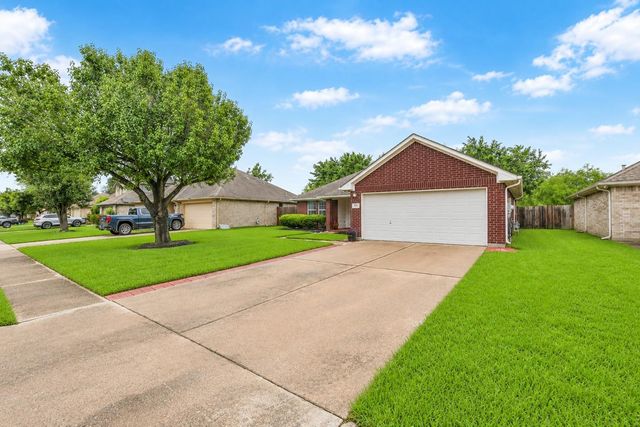 203 Green Isle Avenue, Dickinson, TX 77539