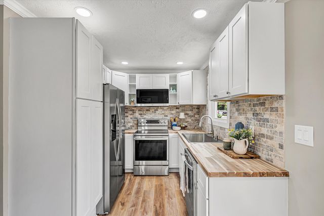30 Grayson ST, Rocky Mount, VA 24151