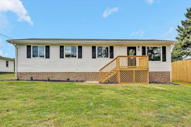 30 Grayson ST, Rocky Mount, VA 24151