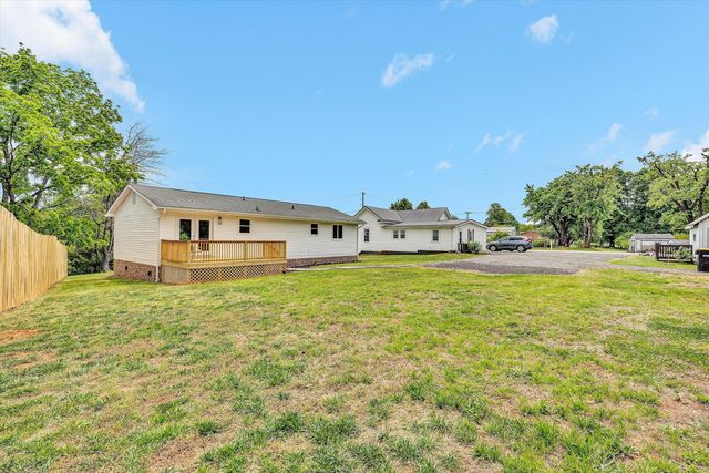 30 Grayson ST, Rocky Mount, VA 24151
