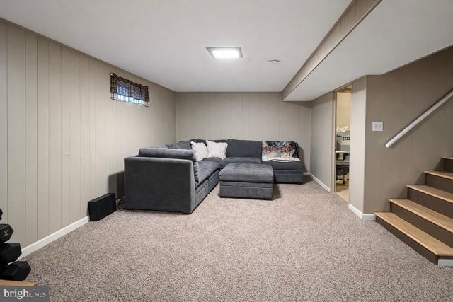 8 THEODORE AVE, Middletown, PA 17057