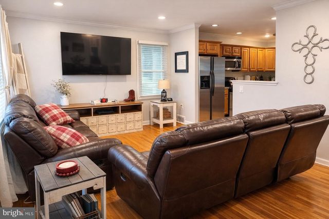 8 THEODORE AVE, Middletown, PA 17057