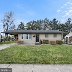 8 THEODORE AVE, Middletown, PA 17057