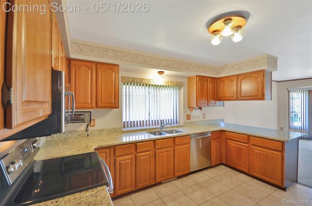 52598 Bordeaux Way, Shelby Charter Township, MI 48315
