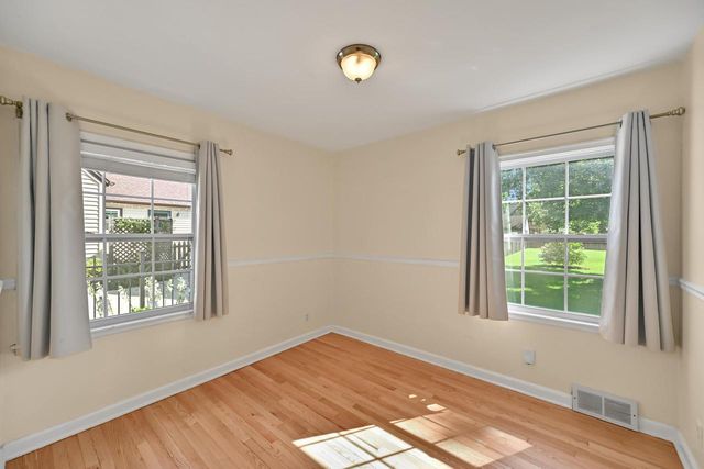 W62N352 Hanover AVENUE, Cedarburg, WI 53012