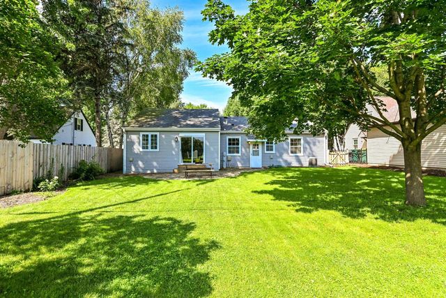 W62N352 Hanover AVENUE, Cedarburg, WI 53012
