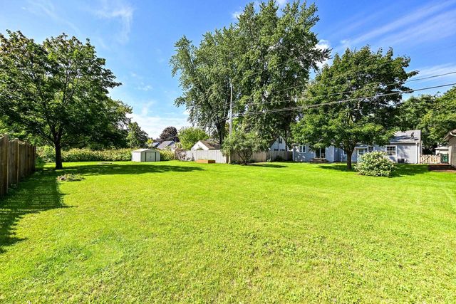 W62N352 Hanover AVENUE, Cedarburg, WI 53012