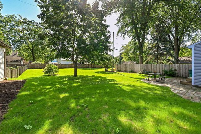 W62N352 Hanover AVENUE, Cedarburg, WI 53012