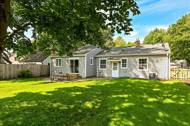 W62N352 Hanover AVENUE, Cedarburg, WI 53012